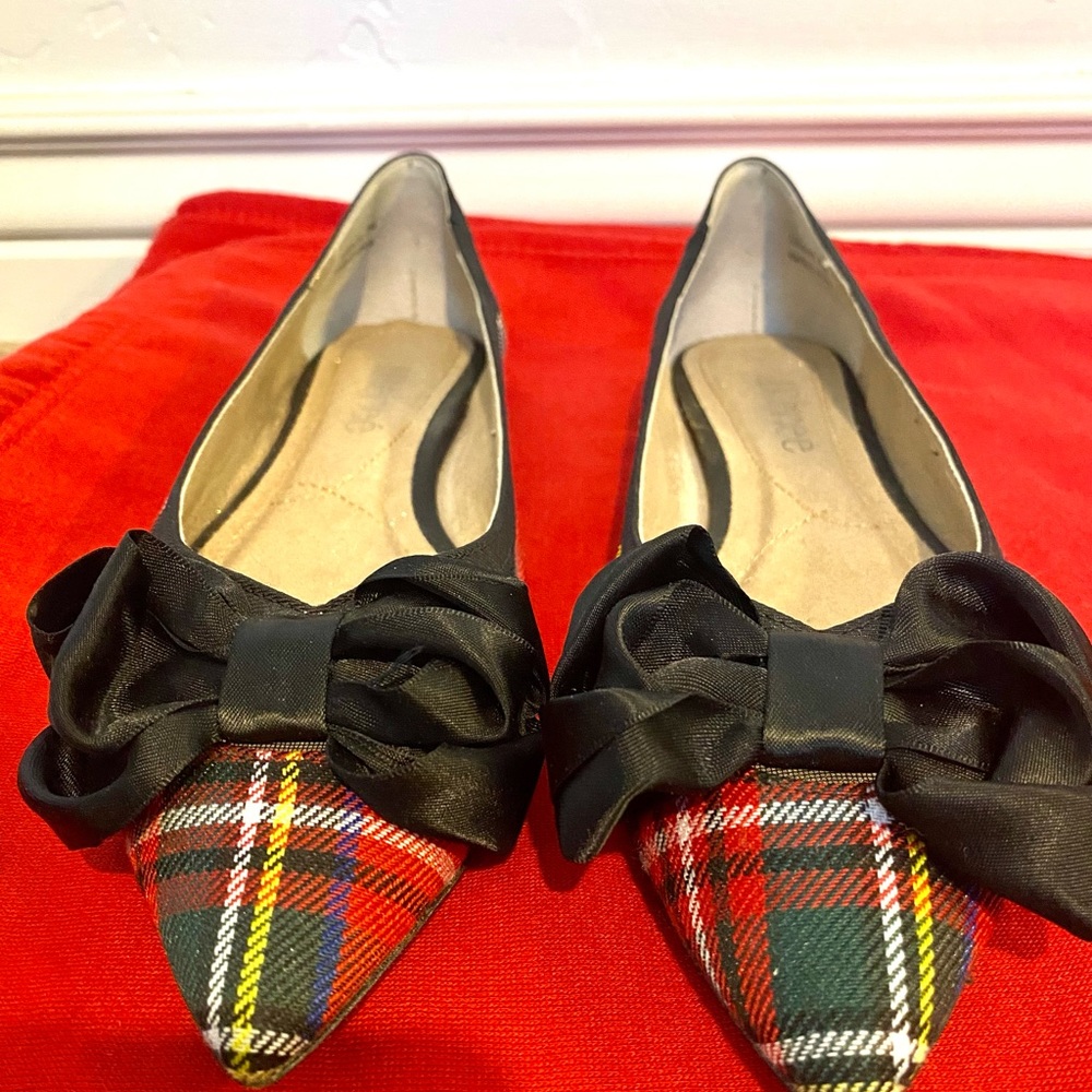 JRenne Bow Tie Holiday flats. Size 6
